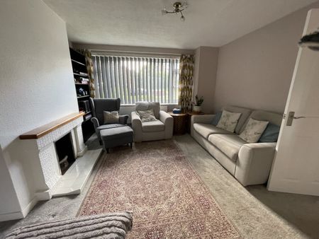 Spacious 3 Bed Semi in Rural Essex Village - Photo 2