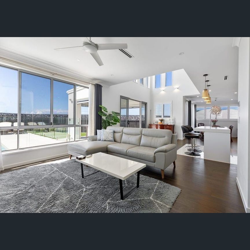 Huge 4 Bedroom House in the Beautiful Breeze - Photo 1