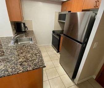 Yonge/Glandora-Luxurious & Spacious 1Bdrm 1Bath - Photo 3