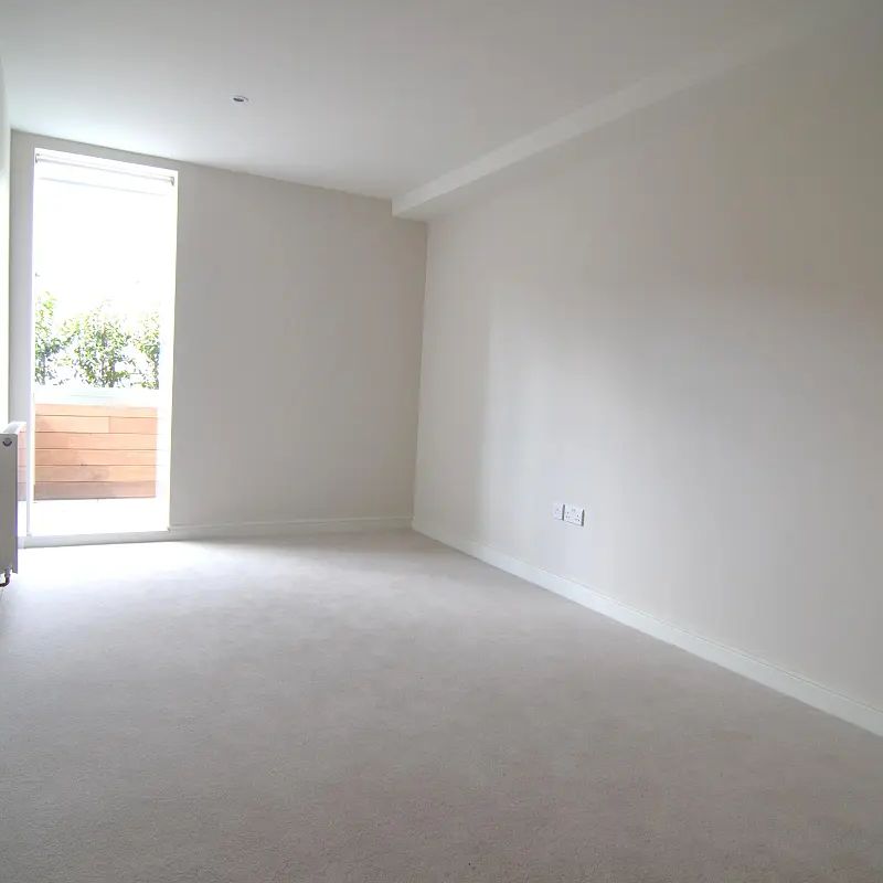 1 bedroom flat in Chiswick - Photo 2