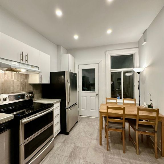 Verdun - Superbe 4 1/2 Meublé Et Rénové - Photo 1