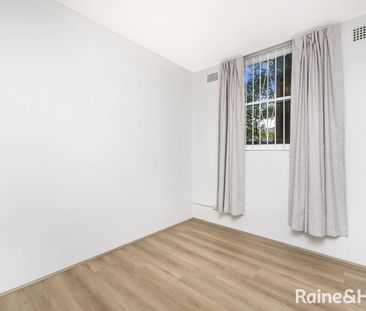 Charming & Convenient Two-Bedroom Unit - Photo 2