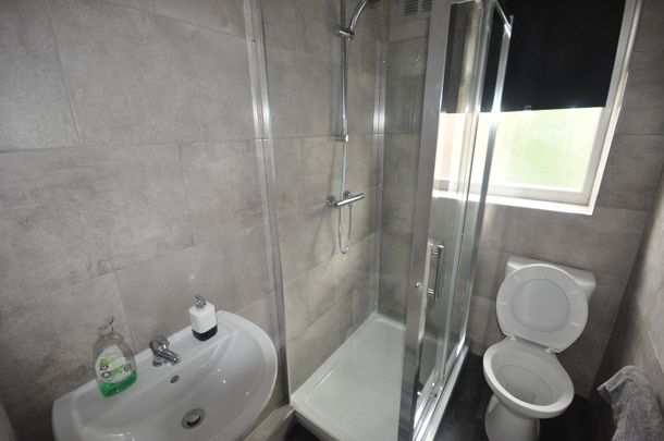 2 Bed Terraced House, Manor Avenue, LS6 - Photo 1