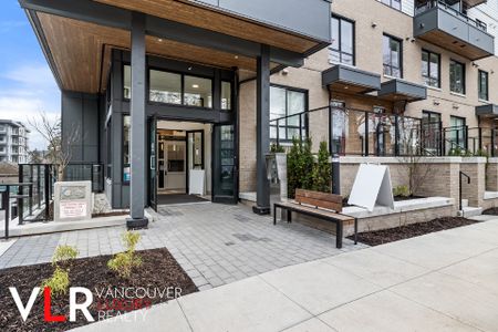 Condo in Surrey, BC - Photo 2