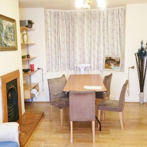 4 bedroom semi-detached house to rent - Photo 2