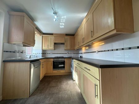 3 bedroom semi-detached house to rent - Photo 3