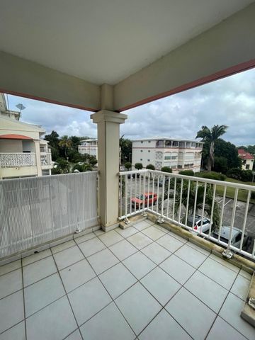 T1 bis non meublé avec terrasse à Ravine Vilaine - Fort de France - Photo 5