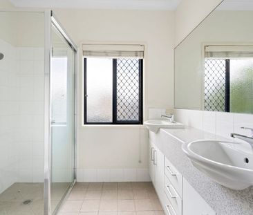 High Set Contemporary Family Home - Photo 6