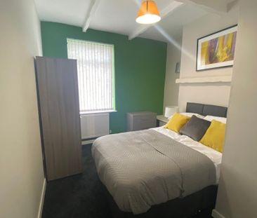 Manchester Road East - Photo 2
