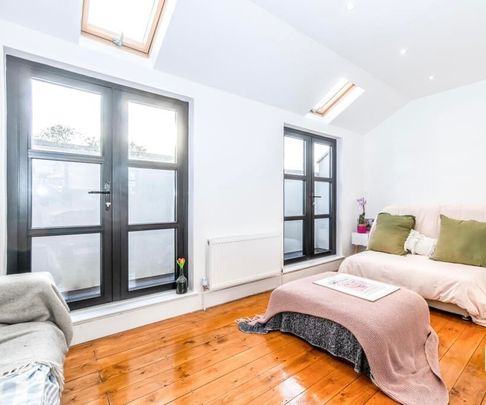 6 Bed Terraced House, Rushmore Road, E5 - Photo 1