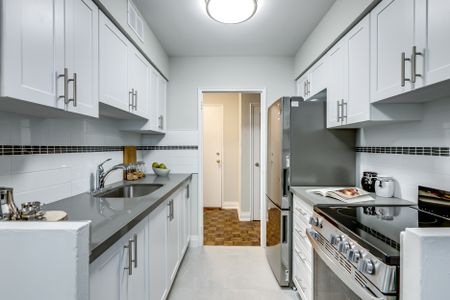Bachelor Apartment - Photo 2