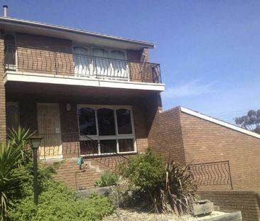 GREAT LOCATION OPPOSITE MONASH UNIVERSITY AND CLOSE TO BAYSIDE SHOP... - Photo 4