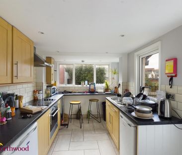 1 bedroom in a house share to rent - Photo 2