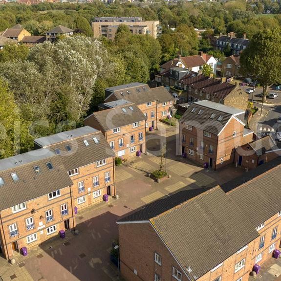 6 bedroom terraced house to rent - Photo 1