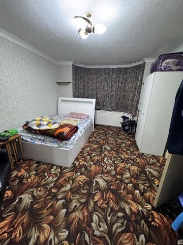 3 bedroom semi-detached house to rent - Photo 3