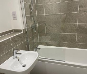 2 bedroom semi-detached house to rent - Photo 6