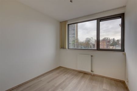 Prachtig appartement met twee slaapkamers en terras te huur in centrum Wilrijk - Photo 2