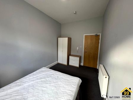 1 bed Penthouse in Commercial Street , Camborne, TR14 8JY - Photo 3