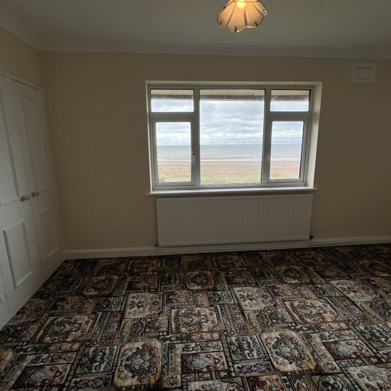 Kings Avenue - Photo 1