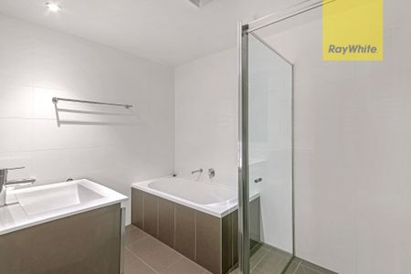 MODERN ONE BEDROOM IN SUPERB PARRAMATTA CBD LOCATION - Photo 4