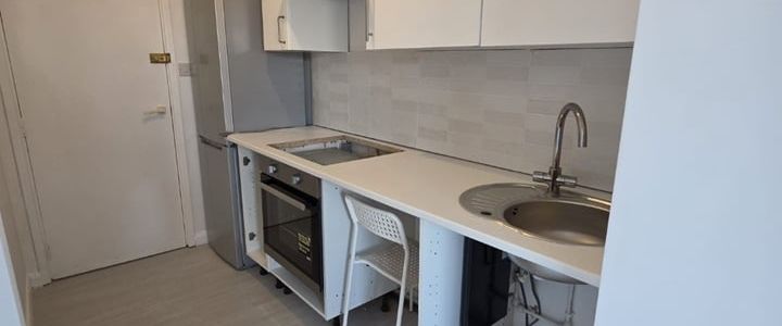 Studio Flat, Pinner Road, HA1 - Photo 1