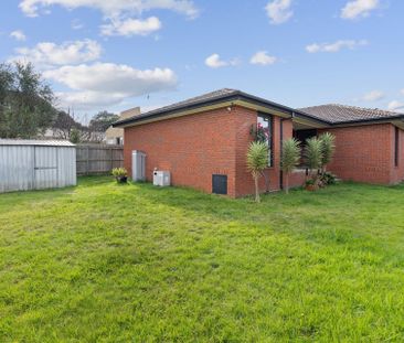 Comfy Family Home in Highly Sought after Location&excl; - Photo 1