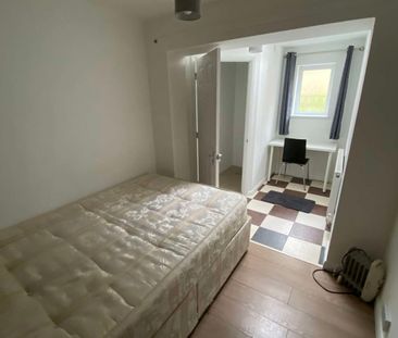 Bridgefield Close Room 2 - Photo 1