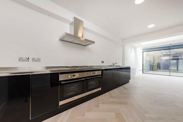 3 bedroom flat to rent - Photo 1