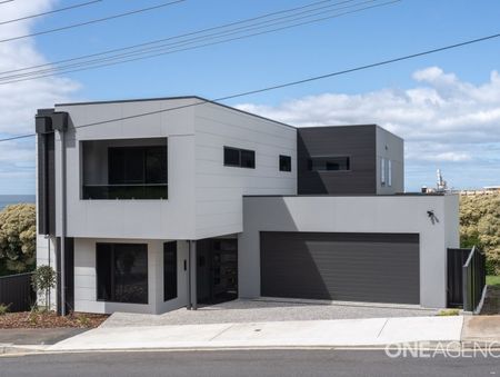 Stunning new build with amazing city and sea views - Photo 5