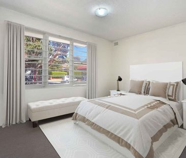 Bright & Spacious Living - Photo 6
