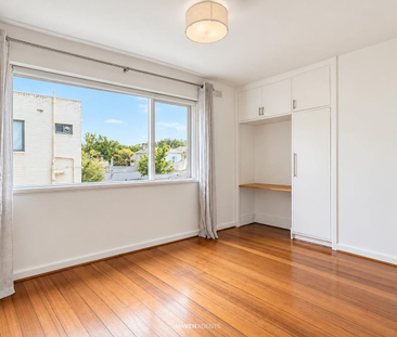 BRIGHT AND SPACIOUS ONE BEDROOM APARTMENT IN EXCELLENT POSITION | H... - Photo 4