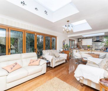 5 bedroom detached house to rent - Photo 4