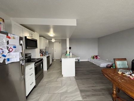 420 Parkdale Ave - Photo 2
