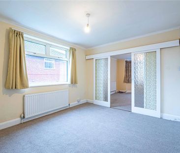 3 bed Detached House for rent - Photo 2