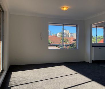 Bright Top-Floor 1 Bedroom in Prime Manly Location - Photo 1