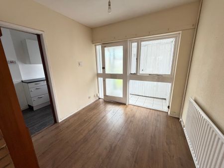 Hinstock Close, Penn, Wolverhampton - Photo 2