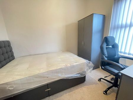 4 bedroom terraced house to rent - Photo 4