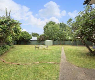 Charming 3-Bedroom Home in Prime Ainslie Location - Photo 3