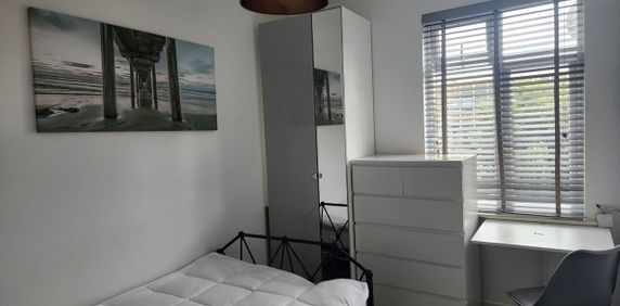 Room in a Shared Flat, Imperial Drive, HA2 - Photo 2