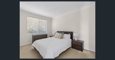 Effortless modern living in a boutique complex - Photo 2