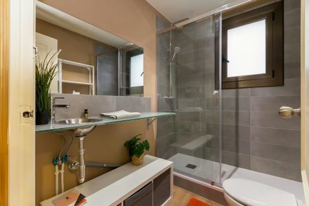 Ronda de la Universitat, Barcelona, Catalonia 08007 - Foto 4