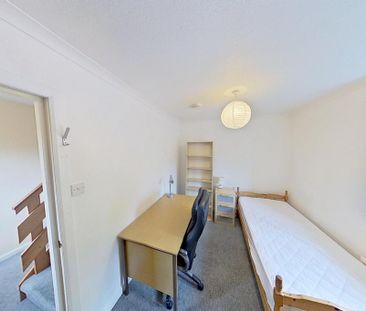 3 bedroom flat to rent - Photo 3