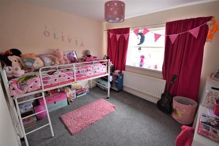 3 bedroom semi-detached house to rent - Photo 4