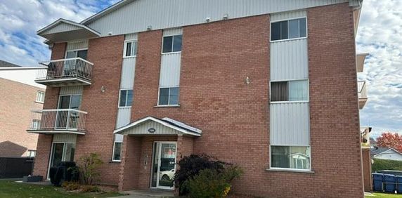 BEAU GRAND 4 1/2 a GRANBY - Photo 2