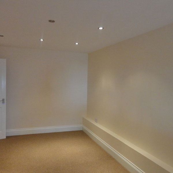 Central Chambers, Bearwood Road. - Photo 1