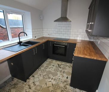2 bedroom terraced house to rent - Photo 1