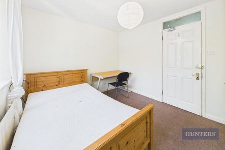 4 bedroom House To Let Total Size: 1152 SQ FT - Photo 5