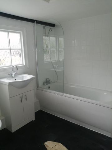 2 bedroom semi-detached house to rent - Photo 2