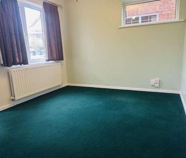 Holly Walk, Crowhill, CV11 - Photo 4