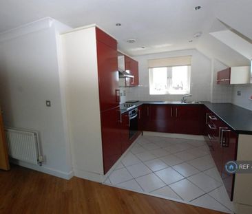 2 bedroom penthouse to rent - Photo 4